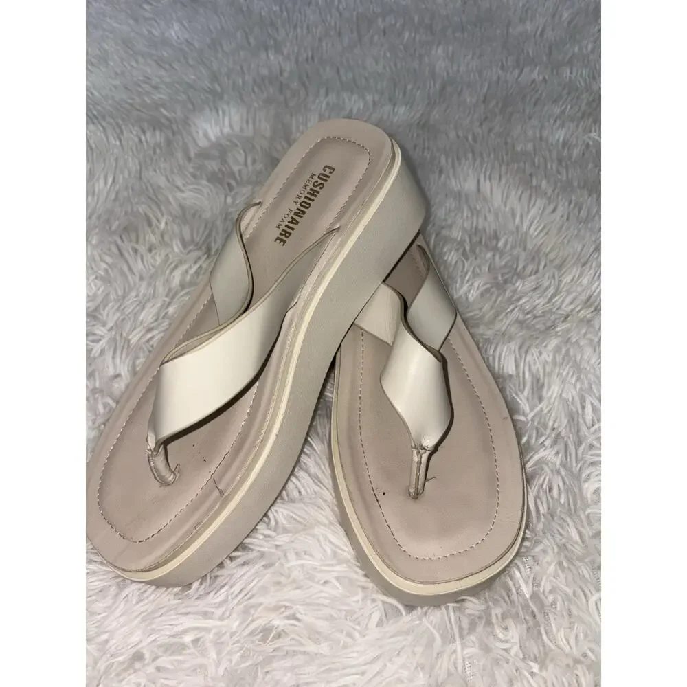 Cushionaire “Pippin” Women’s 8 Ivory Platform Flip Flops. Memory Foam. Grt Pair